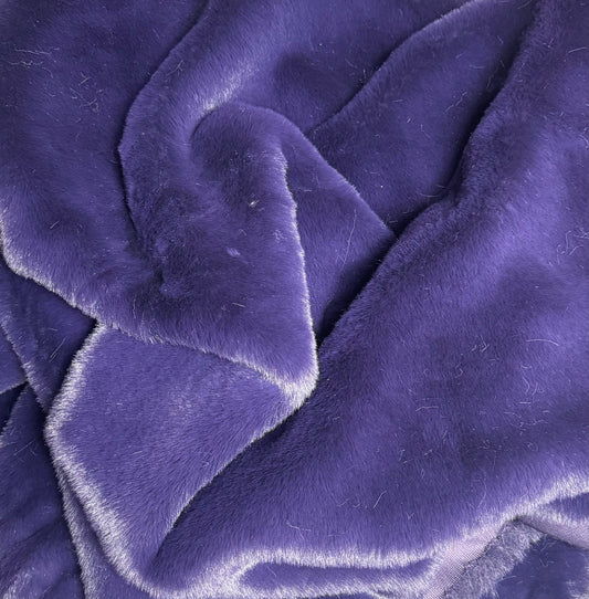 💜 Une fausse fourrure violet prune d’exception + Lavalou, l’ours de collection fait main