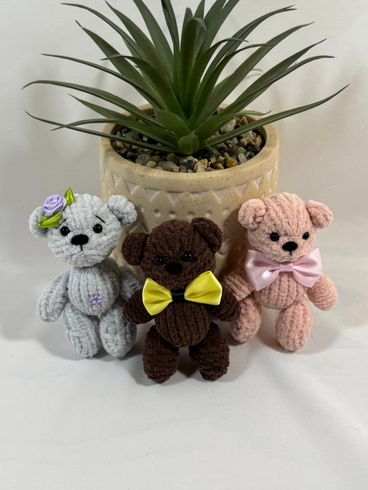 🧸 Minis Ours Tricotés en Laine Chenille – Petits Porte-bonheur à Adopter
