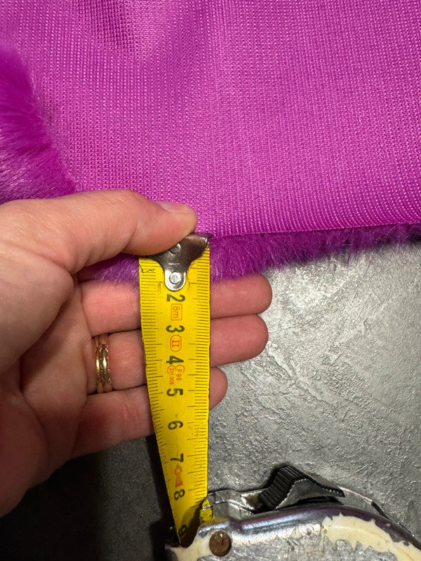 Tissu fausse fourrure à poils courts rose fuchsia très doux qualité luxe fourniture créative taille au choix x 163cm
