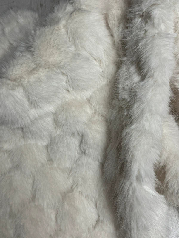 Coupon tissu fausse fourrure texturée blanc cassé très douce à poils mi-longs 30cm x 90cm