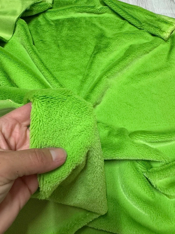 Apple green short pile lightweight faux fur fabric coupon 30cmx155cm