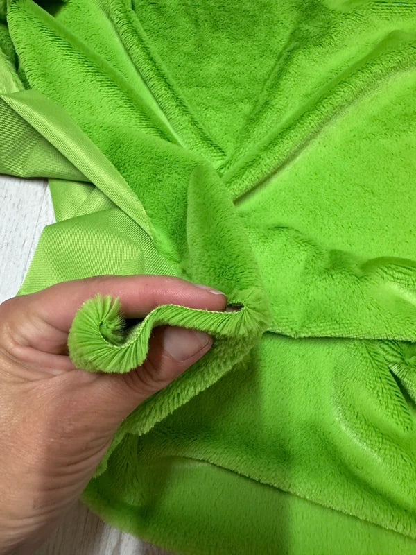 Apple green short pile lightweight faux fur fabric coupon 30cmx155cm