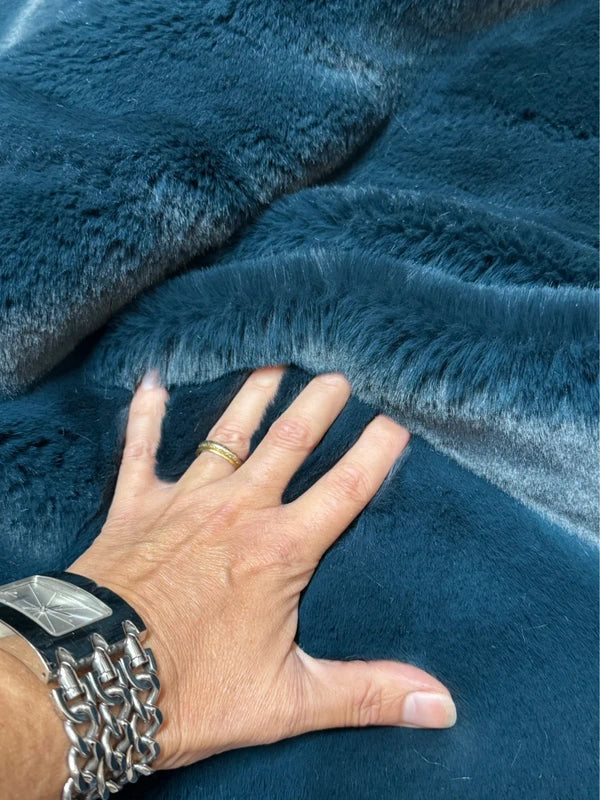 Coupon tissu fourrure douce, épaisse de qualité vert sarcelle à poils longs 40cm x 143cm