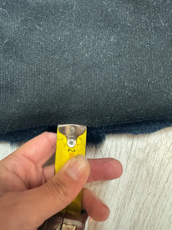 Coupon tissu fourrure douce, épaisse de qualité bleu marine à poils mi-longs 30cm x 74cm