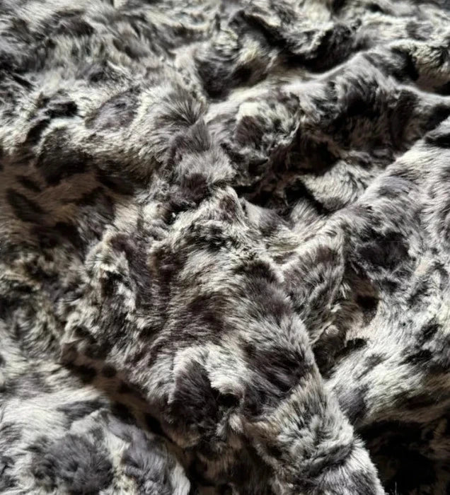 Coupon tissu fausse fourrure texturée bouclée à poils courts gris noir 35cm x 135cm