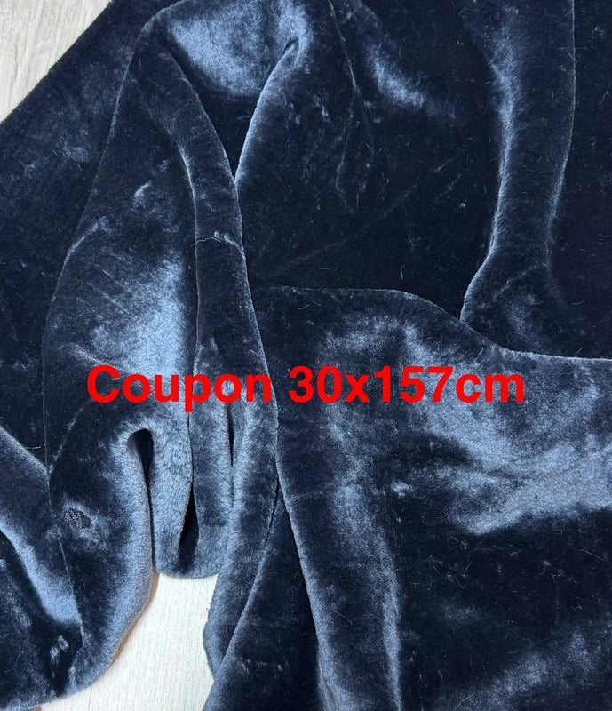 Coupon tissu fausse fourrure douce et légère à poils mi-longs bleu marine 30cmx157cm