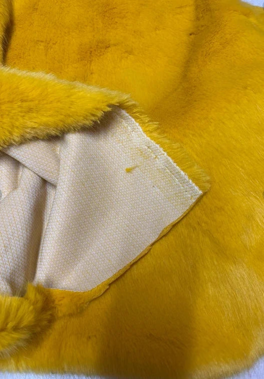 Coupon tissu fausse fourrure douce et épaisse jaune orange à poils mi-longs 34cm x 158cm