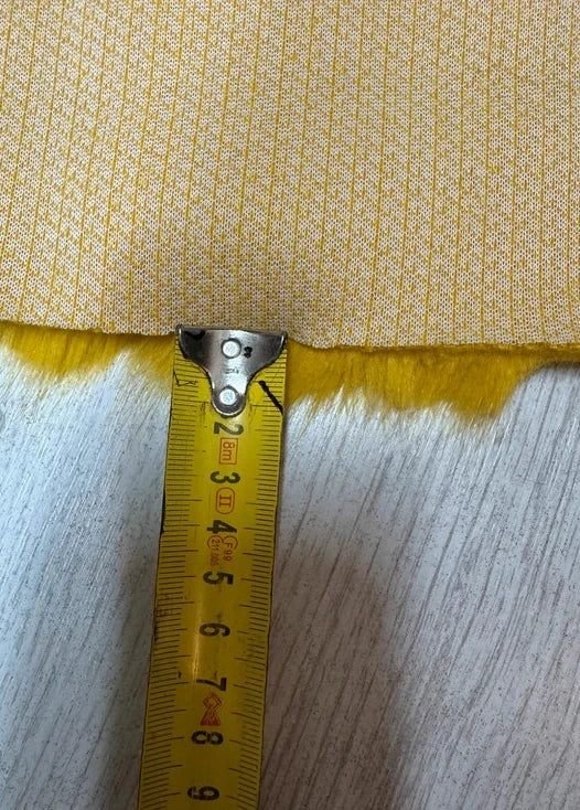 Coupon tissu fausse fourrure douce et épaisse jaune orange à poils mi-longs 34cm x 158cm