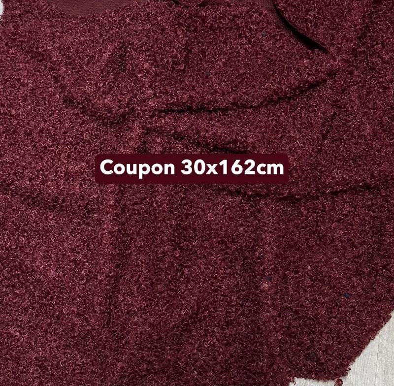 Coupon couture tissu fausse fourrure douce et frisée à poils mi-longs rouge bordeaux 30cm x 162cm