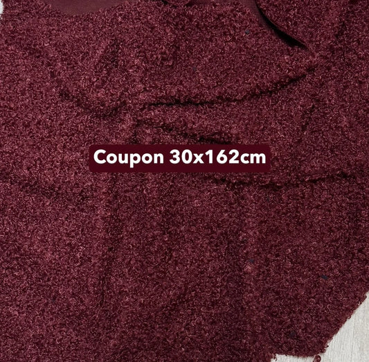 Coupon couture tissu fausse fourrure douce et frisée à poils mi-longs rouge bordeaux 30cm x 162cm