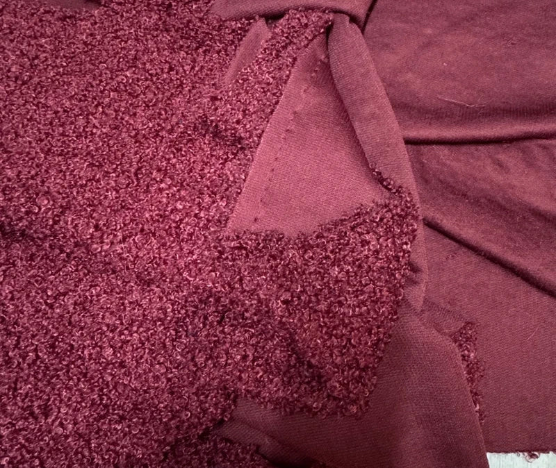 Coupon couture tissu fausse fourrure douce et frisée à poils mi-longs rouge bordeaux 30cm x 162cm