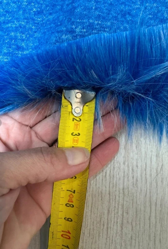 Coupon tissu très doux fausse fourrure à poils longs bleu à mèches blanches 30cm x 163cm