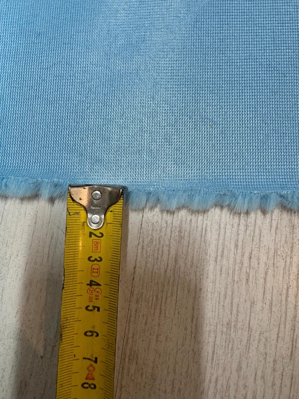 Fausse fourrure bleu ciel poils courts – Coupon 30x163cm