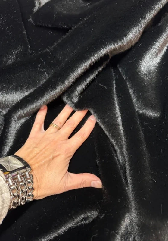 Coupon tissu fausse fourrure douce à poils courts noir 30cmx182cm