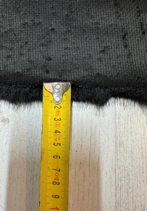 Coupon tissu fausse fourrure douce de qualité noir à poils mi-longs 35cmx90cm