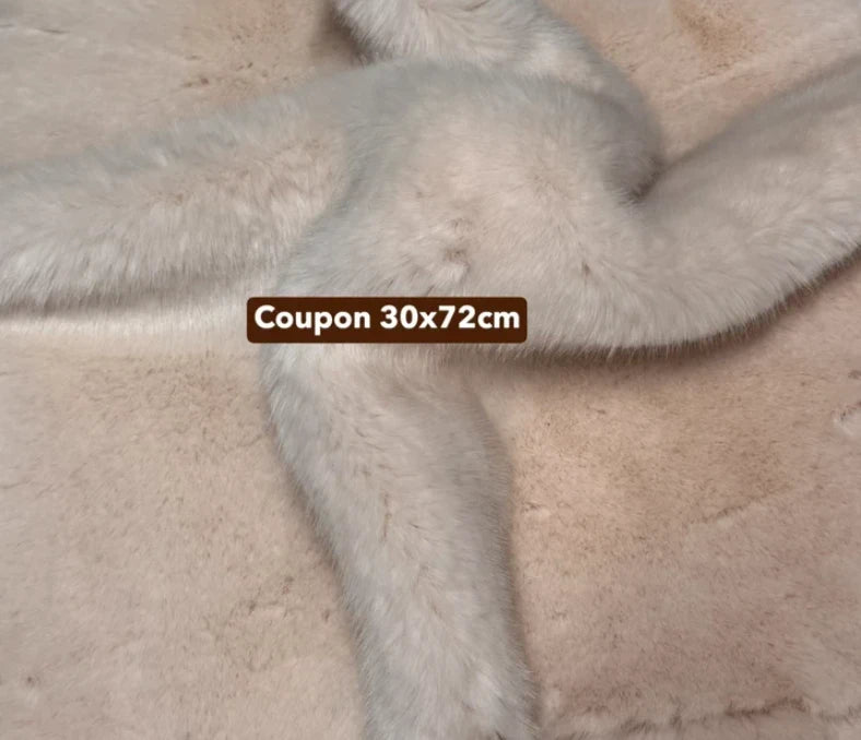 Coupon tissu fausse fourrure douce et épaisse de qualité rose clair à poils longs 30cm x 72cm