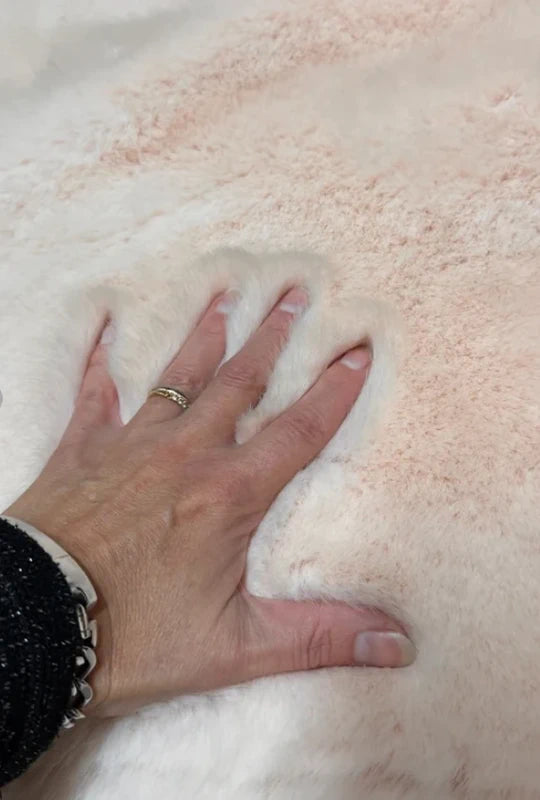 Coupon tissu fausse fourrure douce et épaisse de qualité rose clair à poils longs 30cm x 72cm