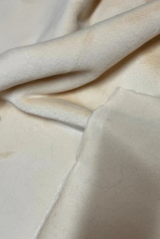 Coupon tissu fausse fourrure douce et épaisse beige touché velours à poils mi-longs 30cm x 115cm