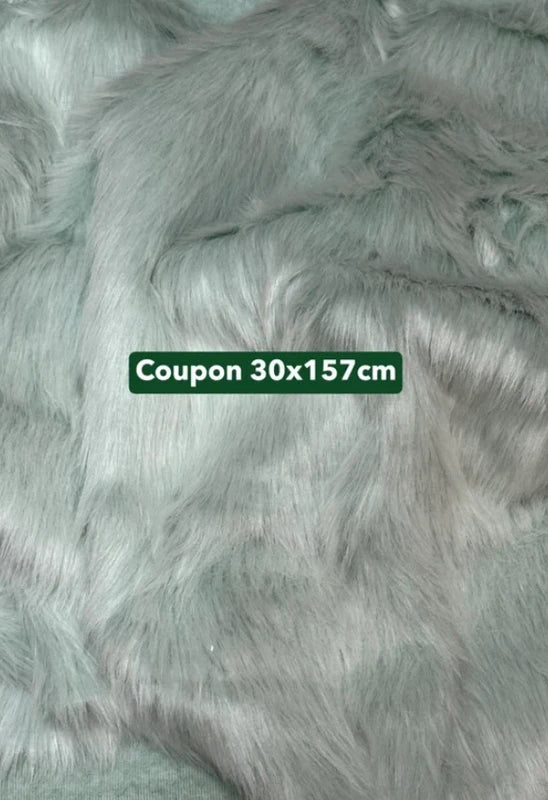 Coupon tissu fausse fourrure douce à poils longs vert d'eau 30cm x 157cm