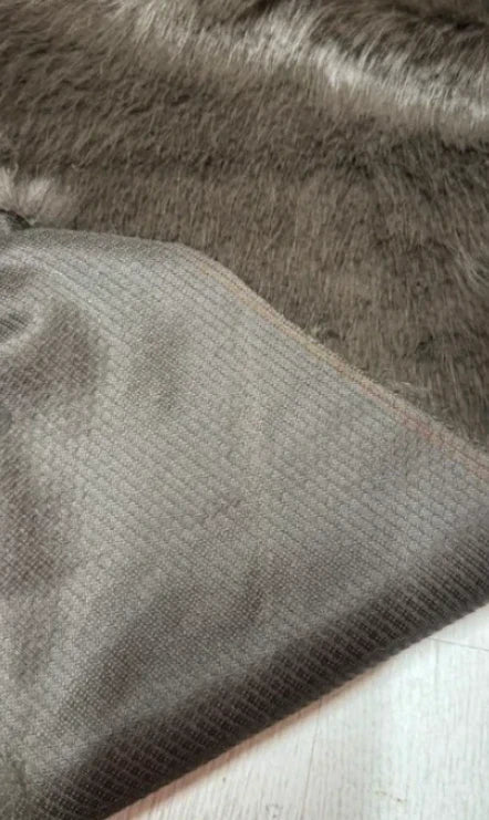 Coupon bande tissu fausse fourrure douce à poils longs marron taupe 25cm x50cm