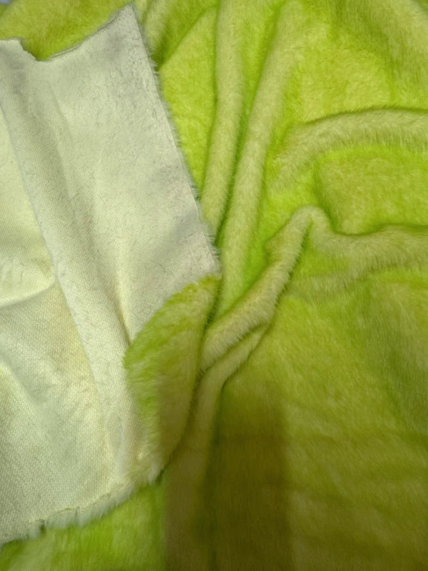 Coupon tissu fourrure douce vert jaune à poils mi-longs 30cm x 170cm