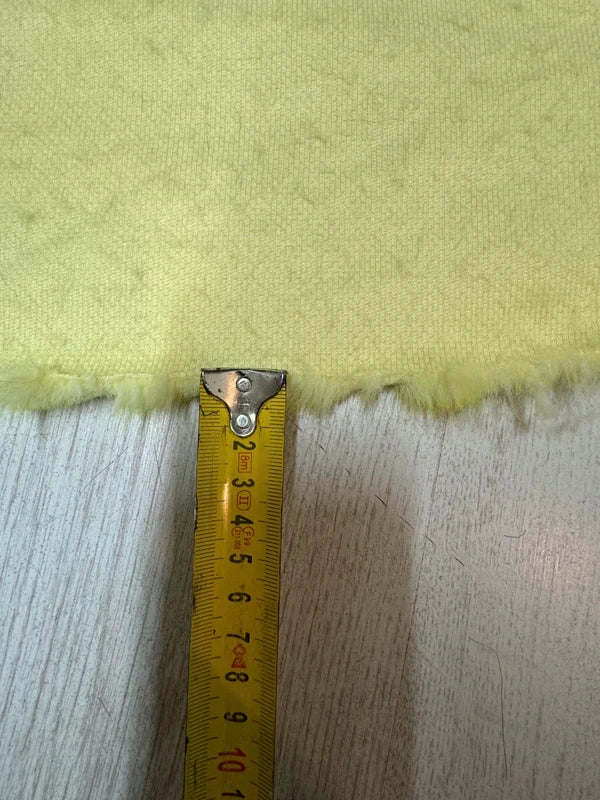 Coupon tissu fourrure douce vert jaune à poils mi-longs 30cm x 170cm