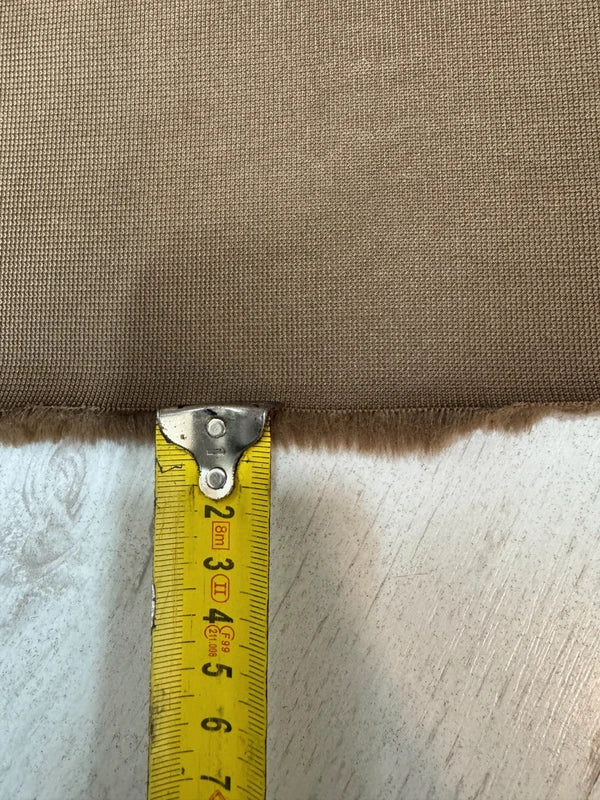 Coupon tissu fausse fourrure douce à poils mi-longs marron 30cm x 154cm