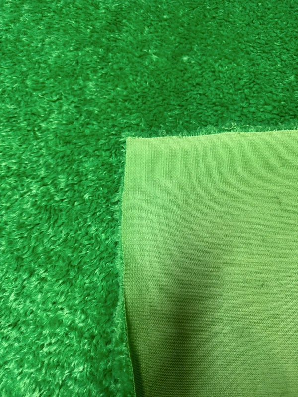 Coupon tissu fausse fourrure frisée douce à poils mi-longs vert 30cmx90cm