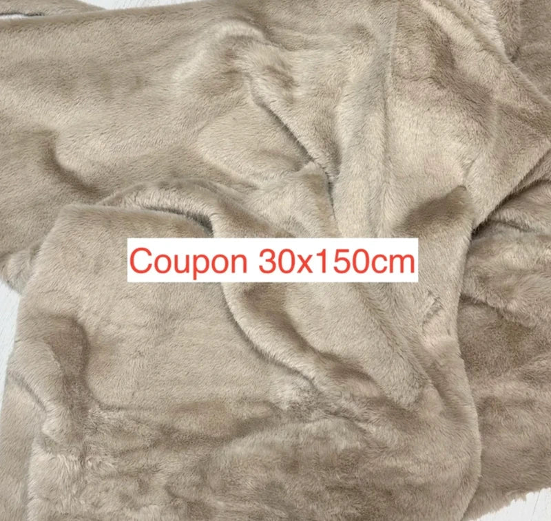 Coupon tissu fausse fourrure douce beige à poils mi-longs 30cm x 150cm