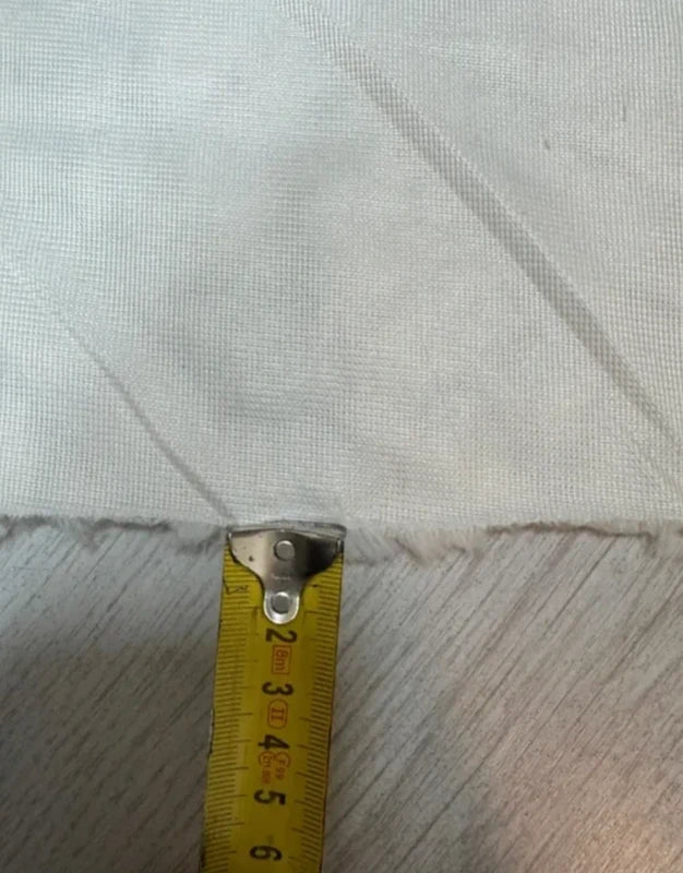 Coupon tissu fausse fourrure douce blanc crème texturée à poils courts 30cm x 153cm