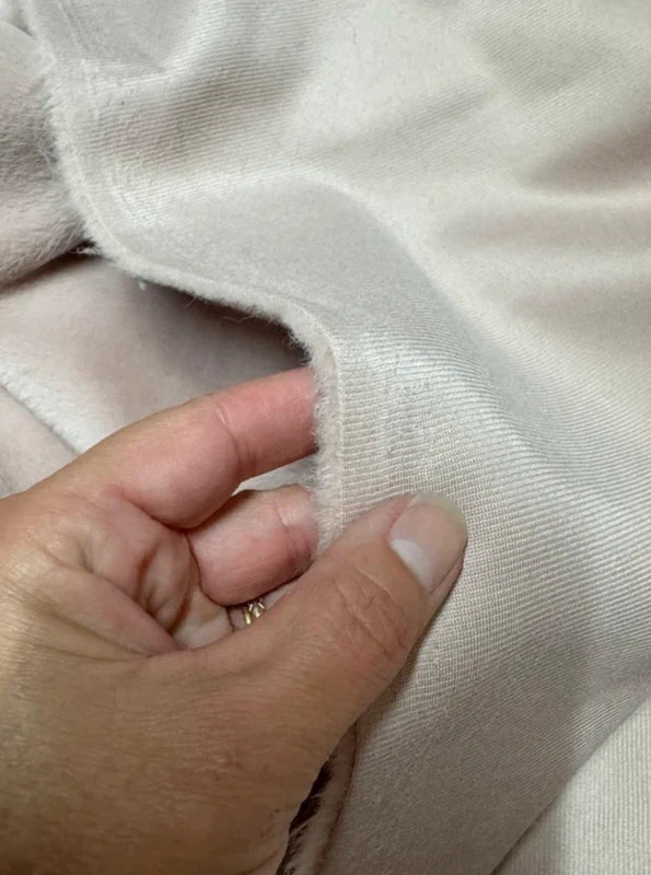 Coupon tissu fausse fourrure légère touché velours à poils courts rose clair 30cmx155cm