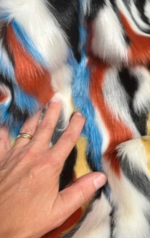 Coupon tissu fausse fourrure originale multicolore à poils mi-longs 30cm x 160cm