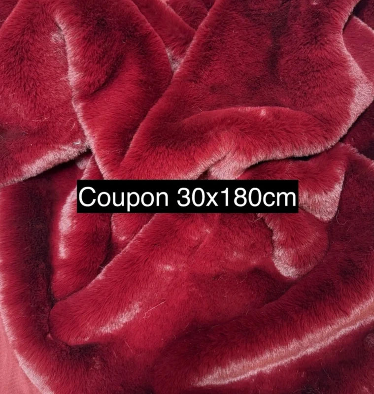 Coupon tissu fausse fourrure douce et épaisse de qualité rouge cerise à poils mi-longs 30cm x 180cm