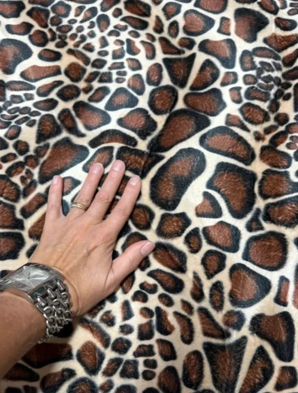 Coupon tissu fausse fourrure légère et ras à poils courts imprimée marron beige noir 30cmx153cm