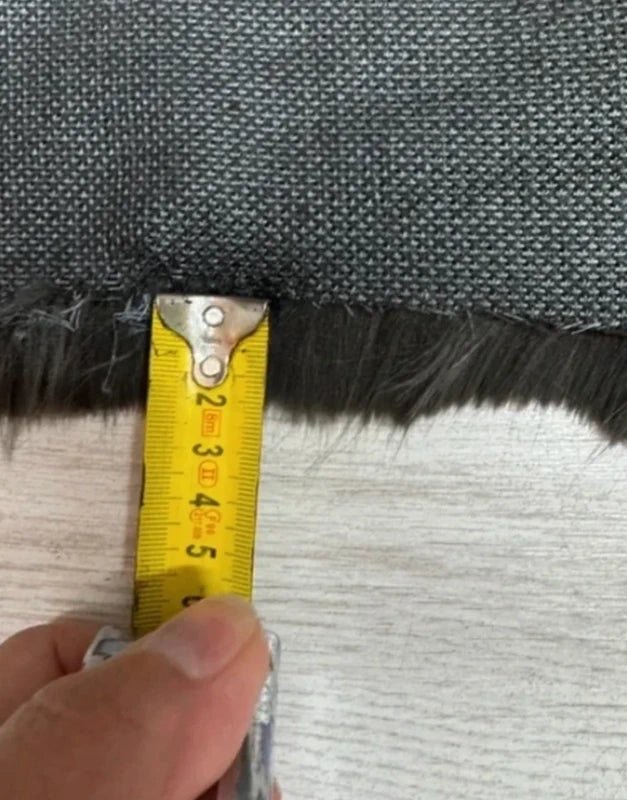 Coupon tissu fausse fourrure très douce à poils mi-longs gris 30cm x 90cm