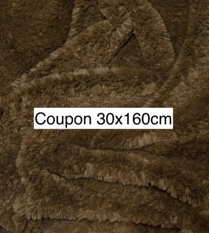 Coupon tissu fausse fourrure douce lourde de qualité à poils mi-longs frisé marron foncé 30cmx160cm