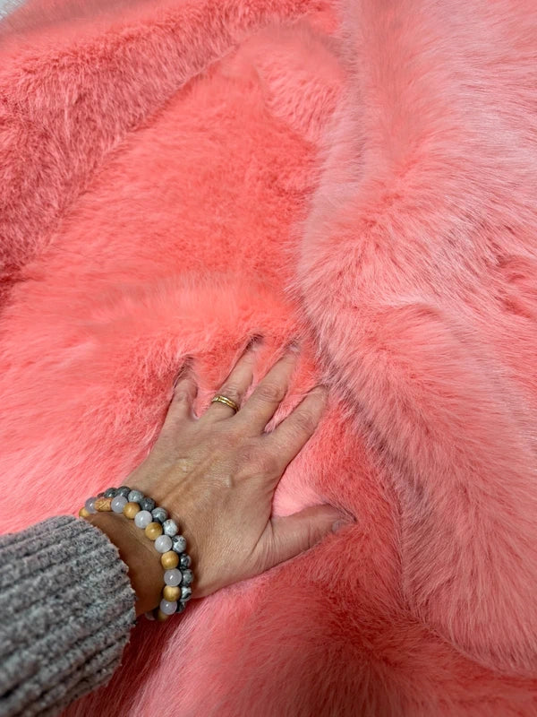 Coupon tissu fourrure douce, épaisse de qualité rose à poils longs 30cm x 140cm