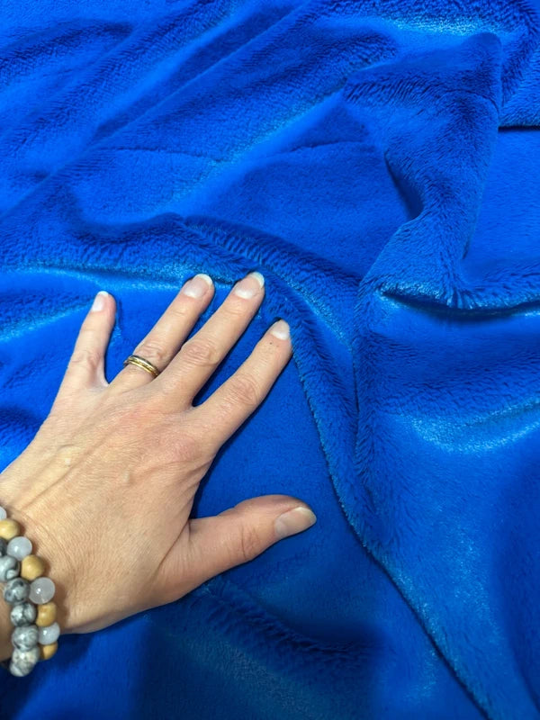 Fausse fourrure bleu roi poils courts | Coupon 30×80 cm | Douce