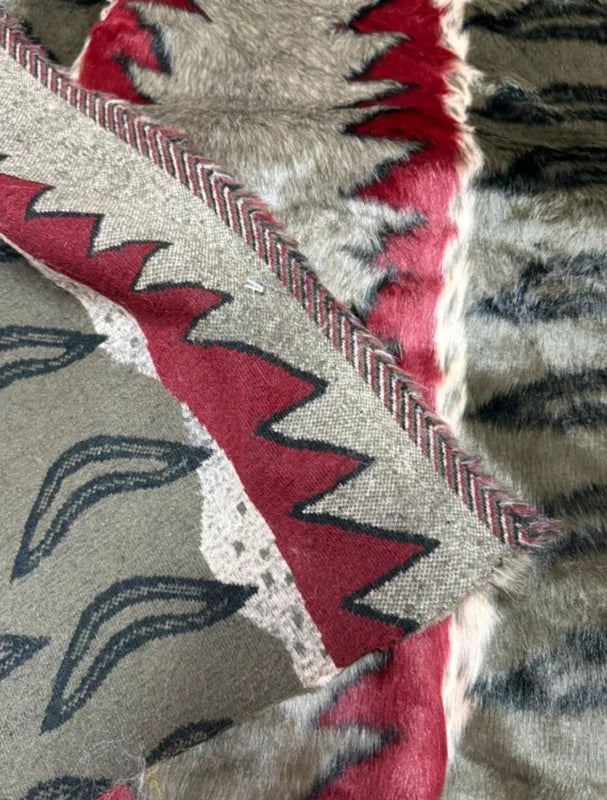 Coupon tissu fausse fourrure douce de qualité kaki rouge blanc à poils courts 30cmx158cm