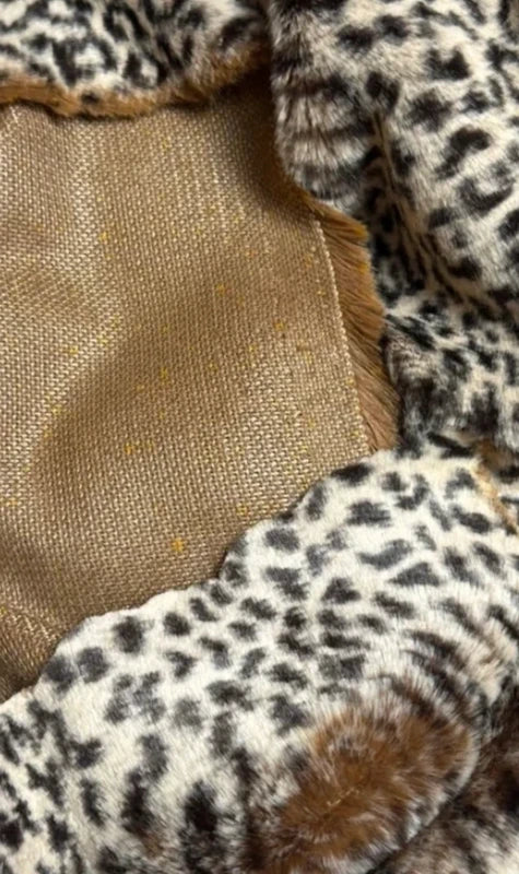 Coupon tissu fausse fourrure de qualité imprimée beige noir à poils mi-longs 28cm x 155cm