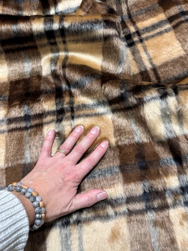 Coupon tissu fausse fourrure douce légère à poils courts tartan carreaux marron 30cmx80cm