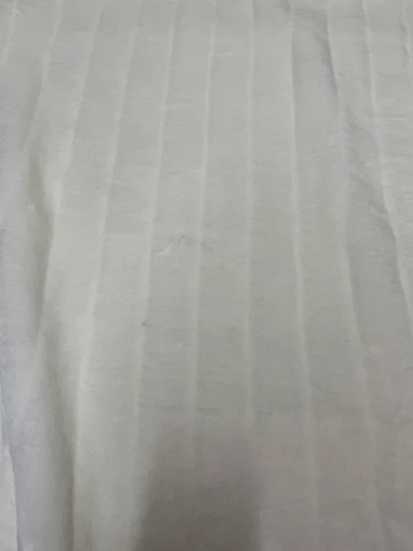 Coupon tissu fourrure douce, légère texturée de qualité beige à poils mi-longs 30cm x 145cm