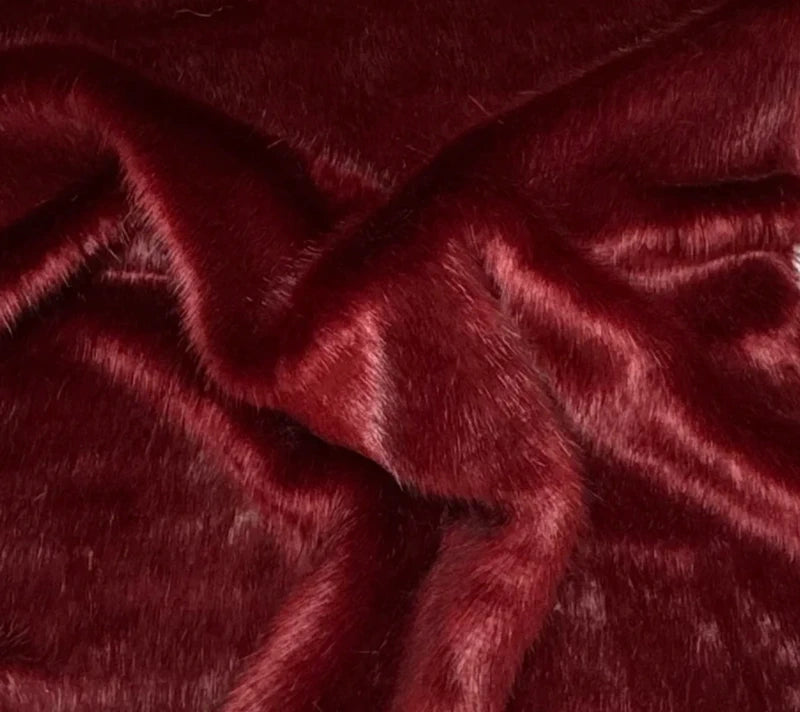 Coupon tissu fourrure douce,épaisse de qualité rouge bordeaux à poils mi- longs 35cm x 95cm