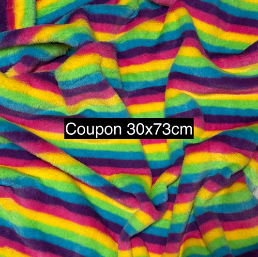 Coupon fausse fourrure arc-en-ciel poils courts 0,5 à 1 cm – 30 × 73 cm