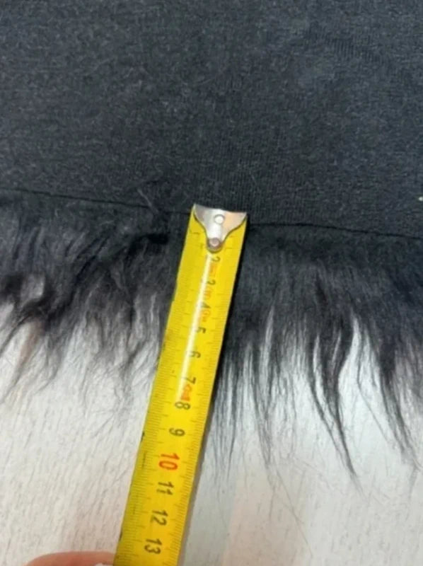 Coupon tissu de qualité fausse fourrure à poils longs doux noir 44cm x 25cm