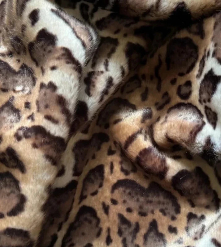 Coupon tissu fausse fourrure à poils moyens marron/beige/noir imprimé 48cm x 76cm