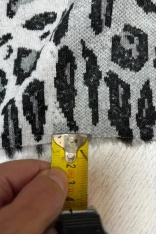 Coupon tissu fausse fourrure douce et légère à poils courts imprimé gris noir 30cm x 80cm