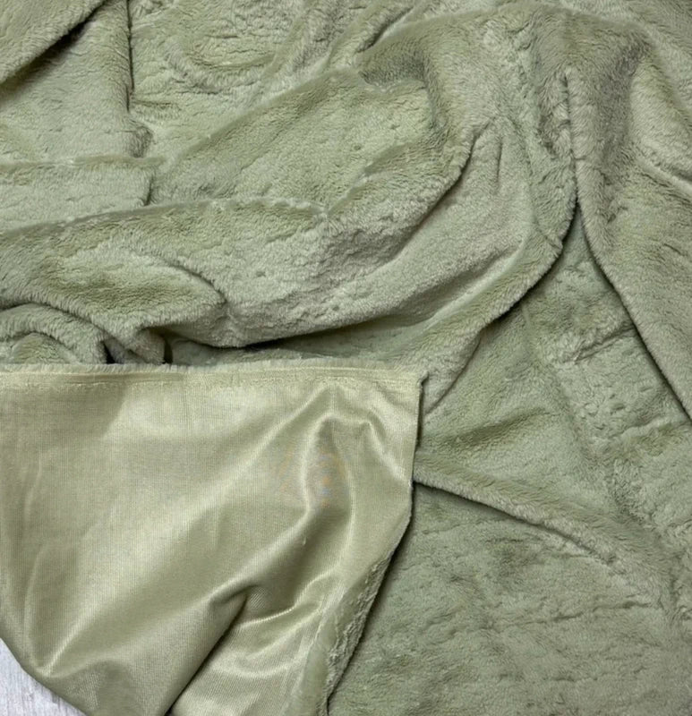 Coupon tissu fausse fourrure douce à poils courts vert amande 30cmx156cm