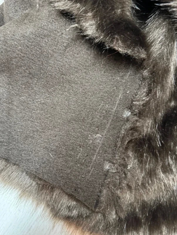 Coupon tissu fausse fourrure douce à poils longs marron foncé 40cm x75cm
