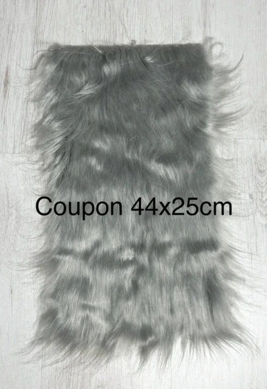 Coupon tissu de qualité fausse fourrure à poils longs doux gris 44cm x 25cm